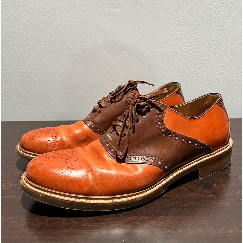 Cole Haan mens size 8. Italian leather saddle shoe